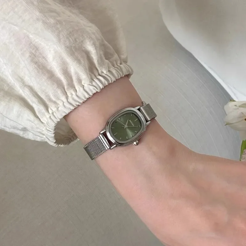 Lux Watch - Reloj verde con esfera ovalada pequeña,