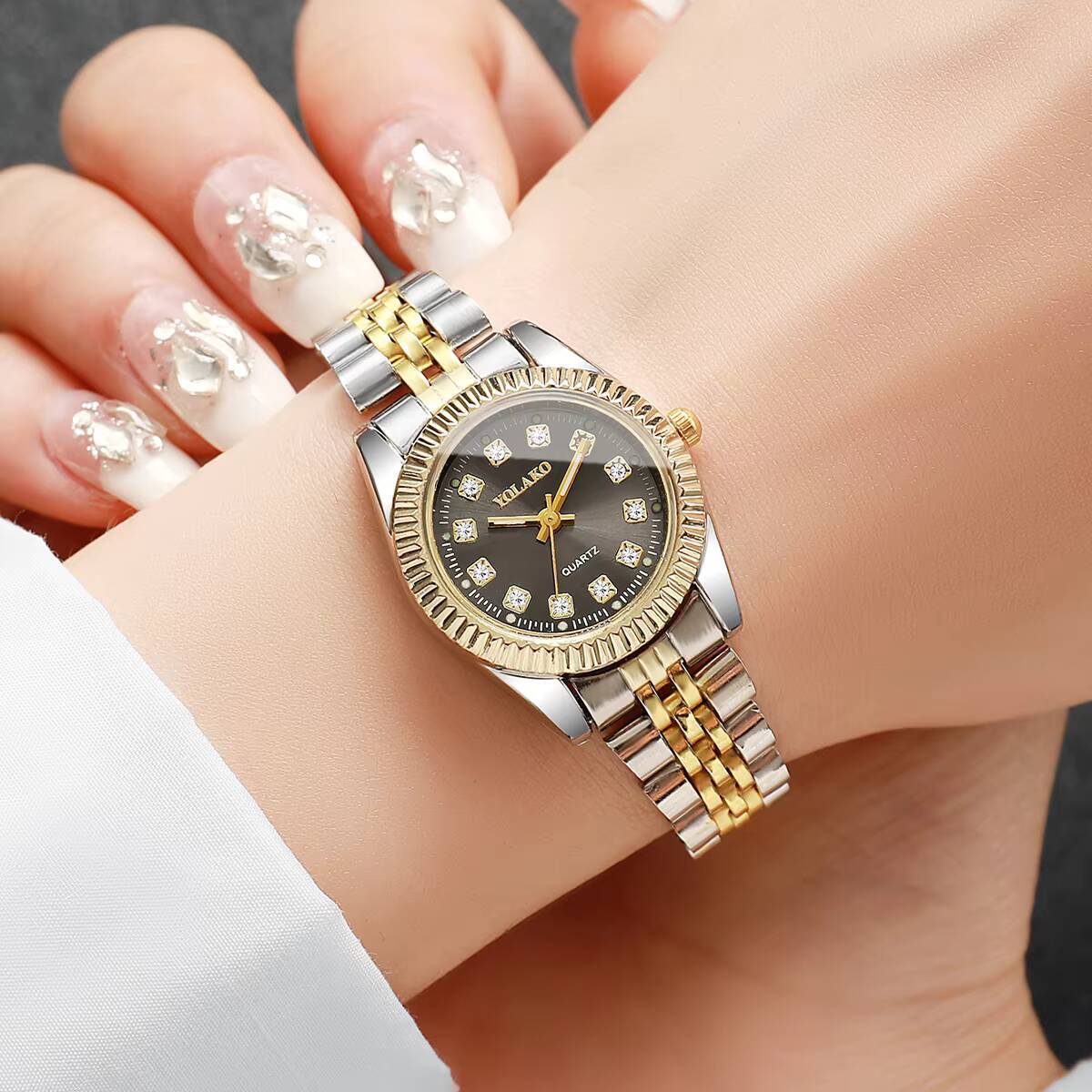 Reloj de cuarzo con diamantes  - Luxury Watch Display Case reseña y precio